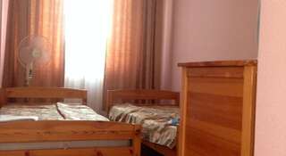 Гостиница Guest House on Shevchenko 11 Анапа Двухместный номер с 2 отдельными кроватями и общей ванной комнатой-2